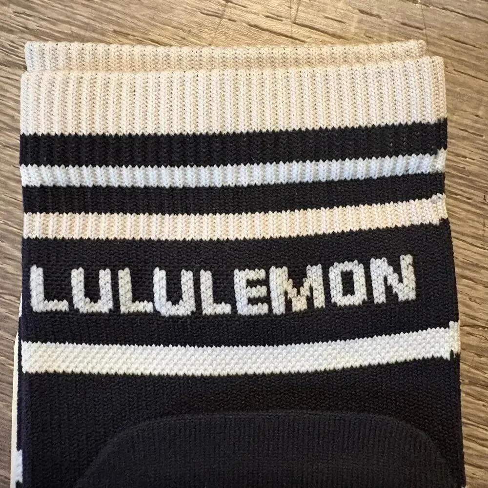 Lululemon Tale to Tell Crew Socks 2 Pack White Black M/L